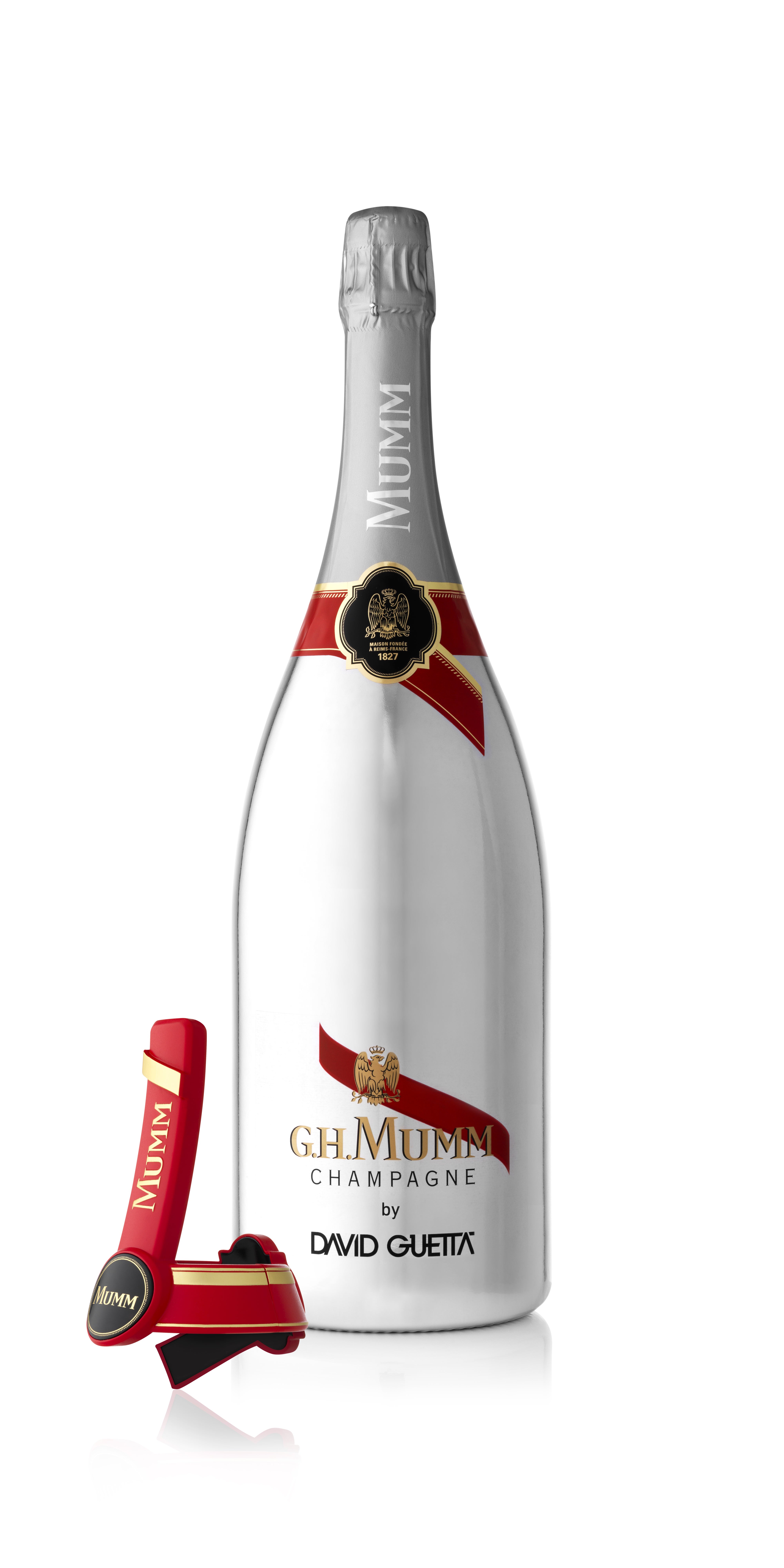 Mumm Connected bottle with collar